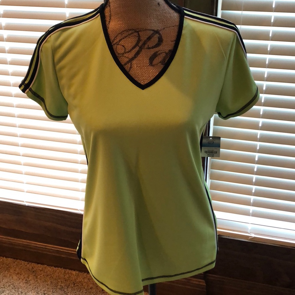 SB Active V Neck Top Size Medium